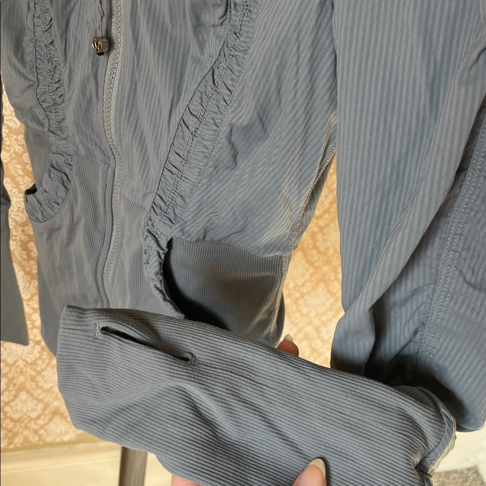 Lululemon Reversible Jacket - Picture 4 of 8